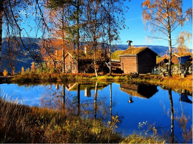 Autumn colours at Maihaugen Lillehammer-Frk. Mags _Foap - VisitNorway.com