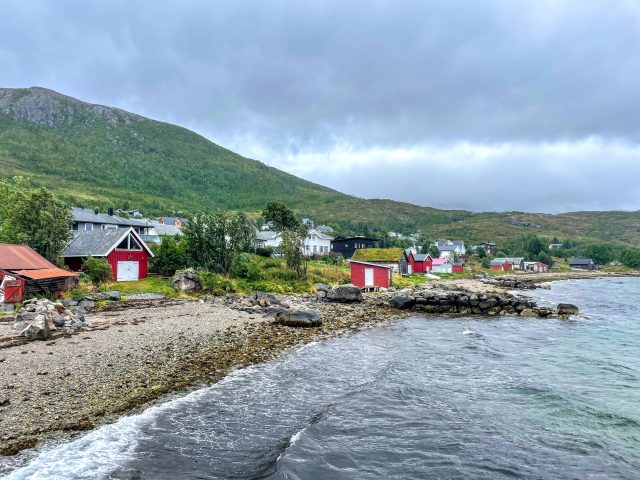 tromsø-kvaløya-in-ersfjordbotn-norge-med-sykkel